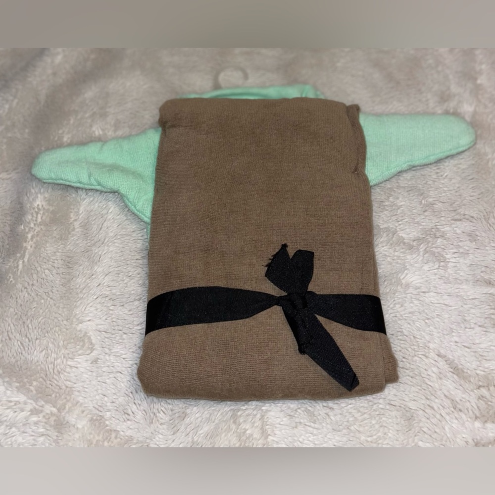 Boys One Size Fits Most Baby Yoda The Mandalorian Star Wars Hooded Bath Towel - Picture 3 of 3